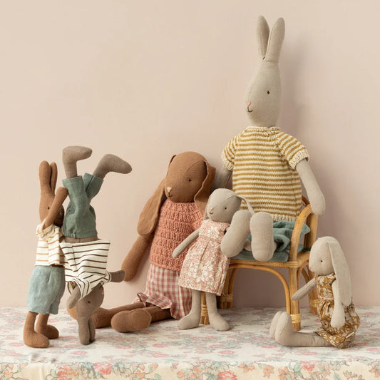 Coelhinho de Pano com Camisola às Riscas e Calção Chocolate Brown Size 1 - Maileg