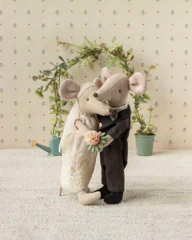 Casal de Ratinhos noivos na caixa Mamã e Papá Rato - Maileg