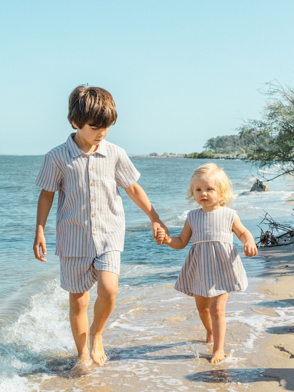 Vestido de riscas multicolor com aplicação de renda - Laranjinha
