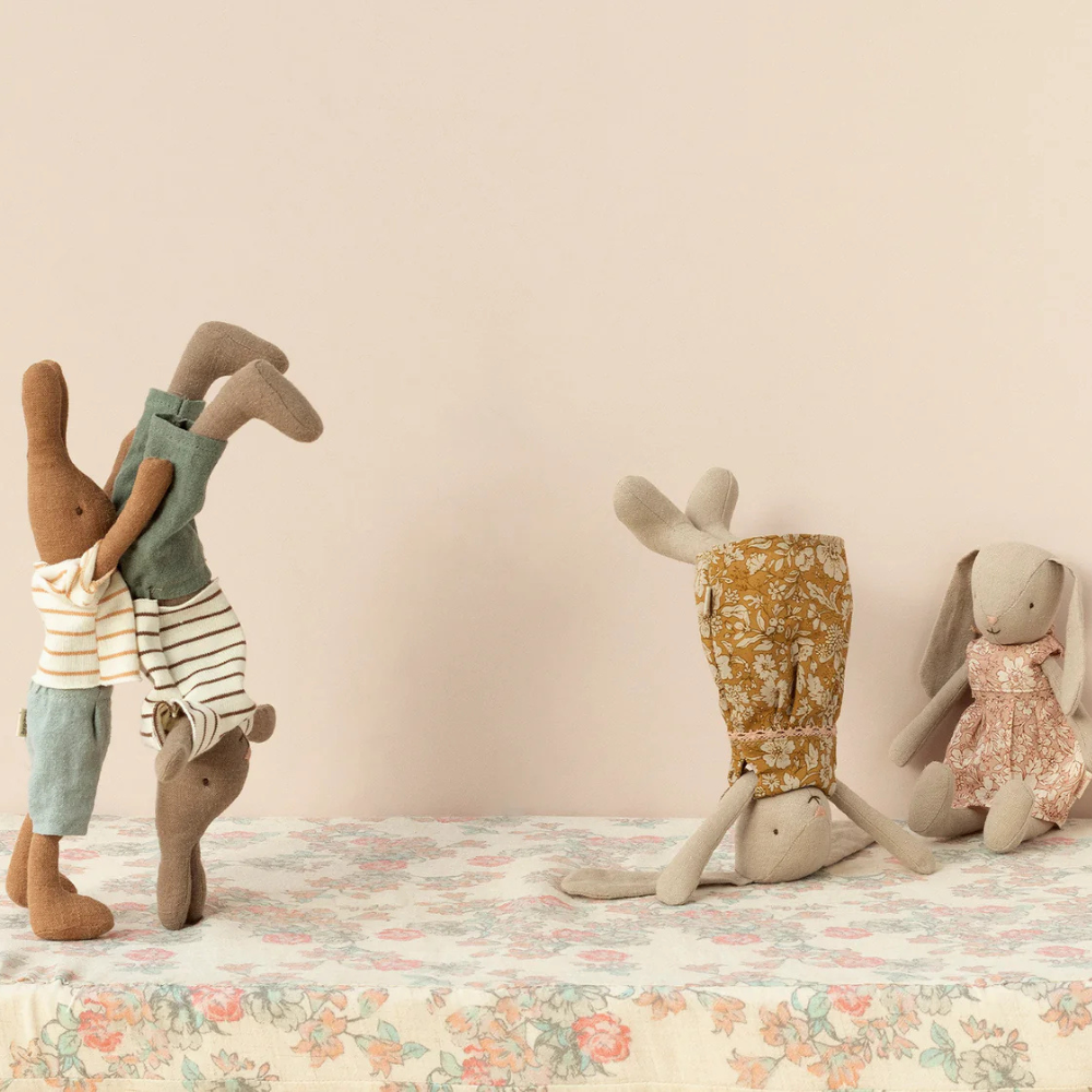 Coelhinho de Pano com Camisola às Riscas e Calção Brown Size 2 - Maileg