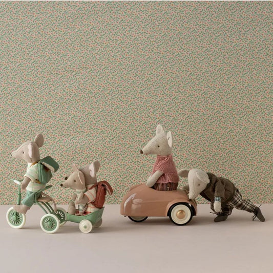 Mini souris de chiffon Big Sister avec sac à dos rouge - Maileg