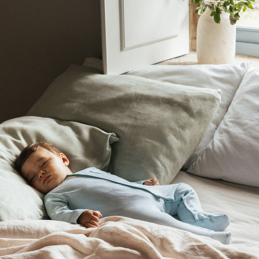 Grenouillère sans col à fines rayures - Laranjinha