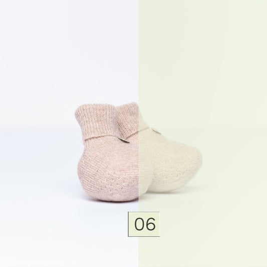 Carapins tricotados em lã merino e caxemira Verde | LITTLE LOVE - Wedoble