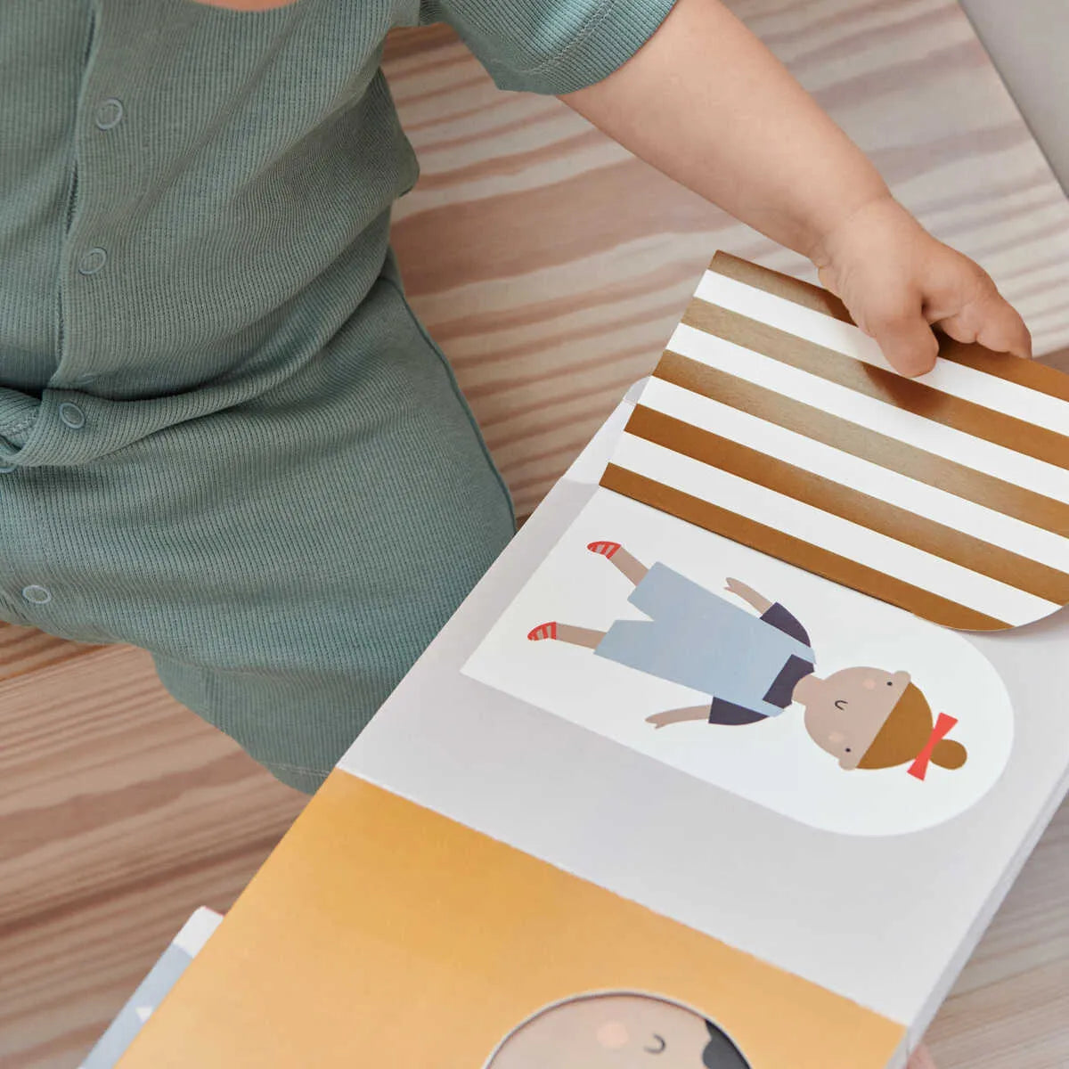 Livro Ilustrado Interativo Kids and Vehicles - Liewood