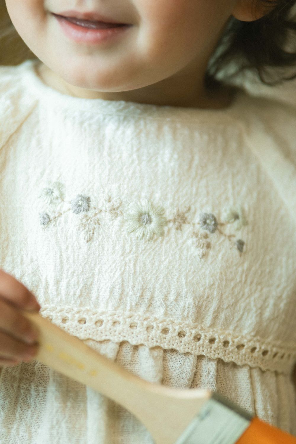 Vestido com bordado e detalhes em renda - Snug