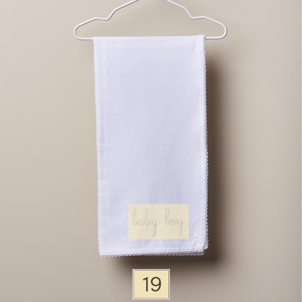 Fralda de pano bordada com as palavras "baby boy" | BOUNDLESS LOVE - Wedoble