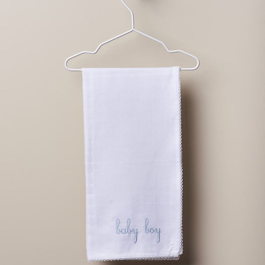 Fralda de pano bordada com as palavras "baby boy" | BOUNDLESS LOVE - Wedoble