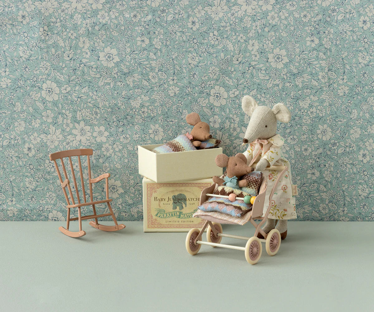 Sleepy Wakey Baby Mouse In Matchbox Azul - Maileg