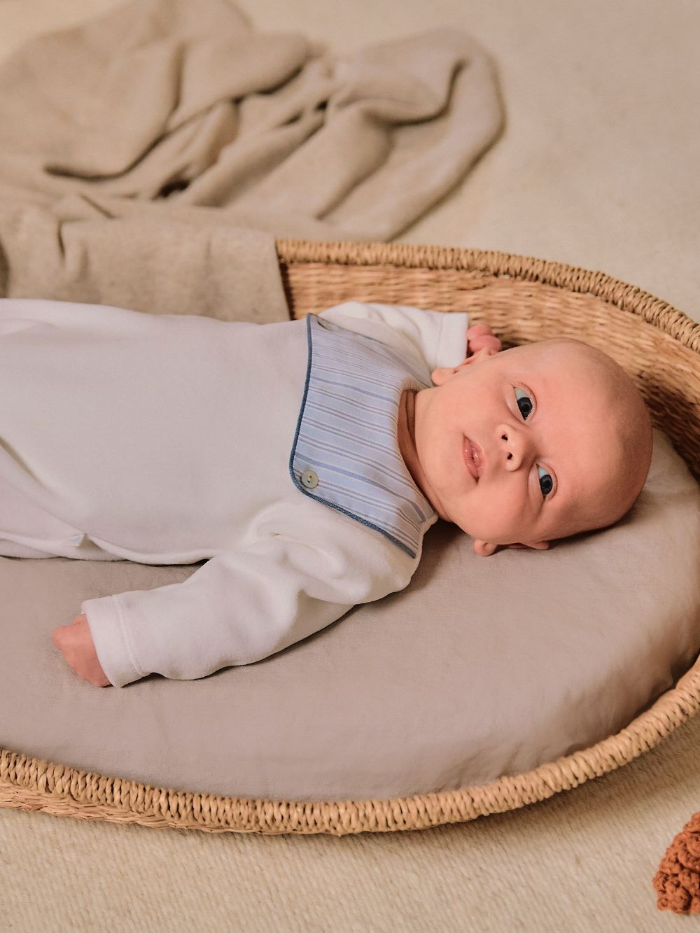 Babygrow em veludo com detalhe em tecido estampado - Laranjinha