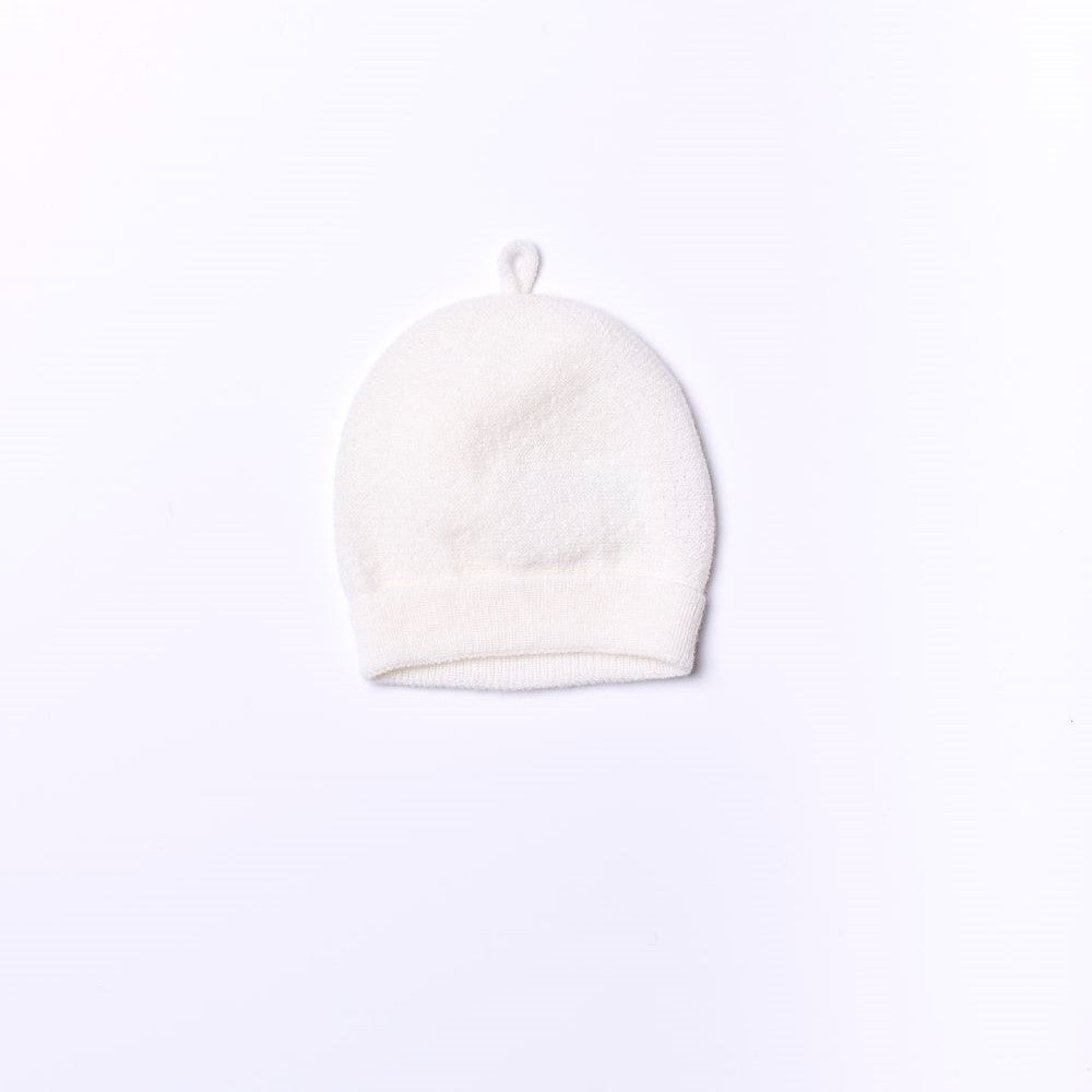Gorro tricotado em lã merino e caxemira Pérola | LITTLE LOVE - Wedoble