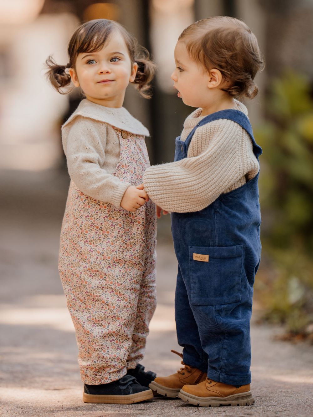 Jardineiras de algodão com padrão floral | SCHOOL AND FUN - Wedoble