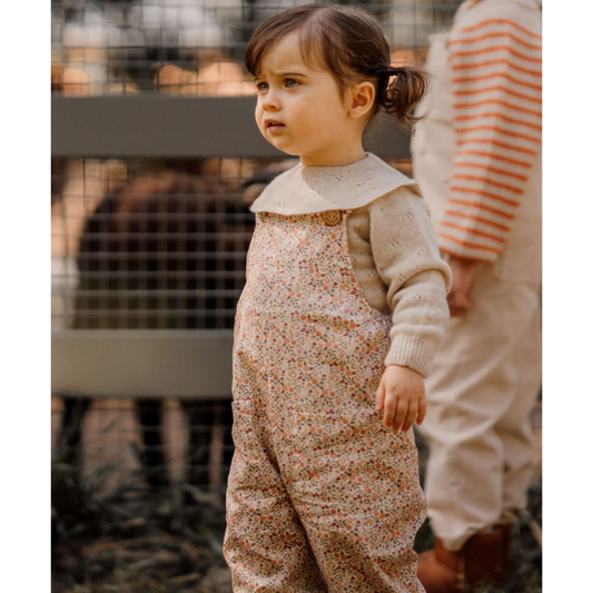 Jardineiras de algodão com padrão floral | SCHOOL AND FUN - Wedoble