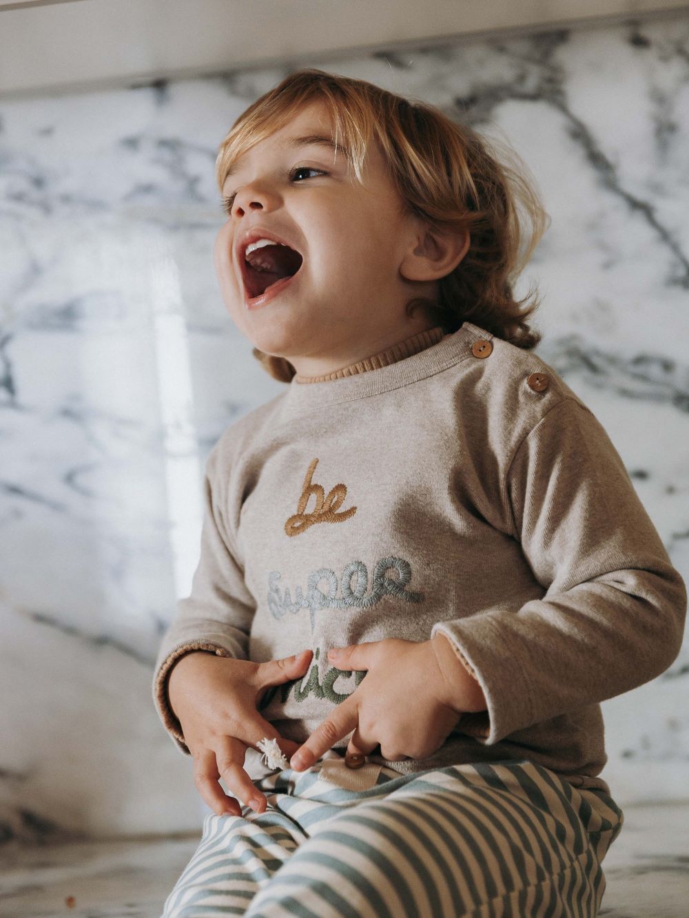 Longsleeve em algodão com bordado "be super nice" - Snug